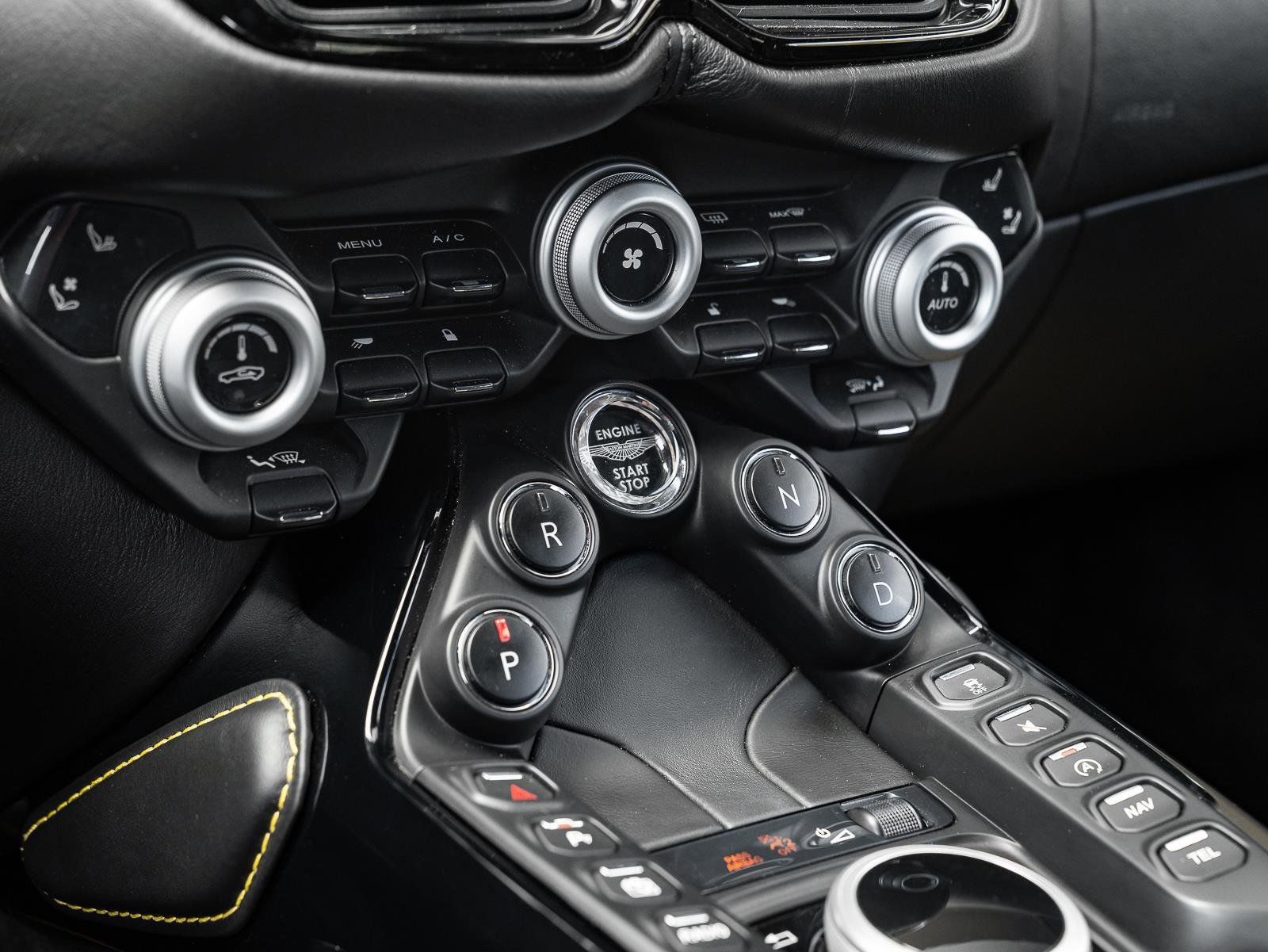 Used 2020 Aston Martin V8 Vantage Coupe image 22