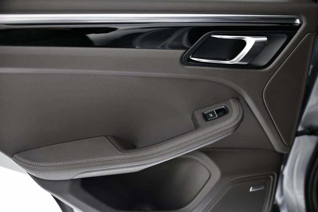 Used 2021 Porsche Macan image 25