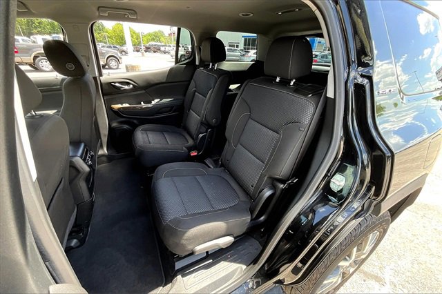 Used 2023 GMC Acadia SLE image 22