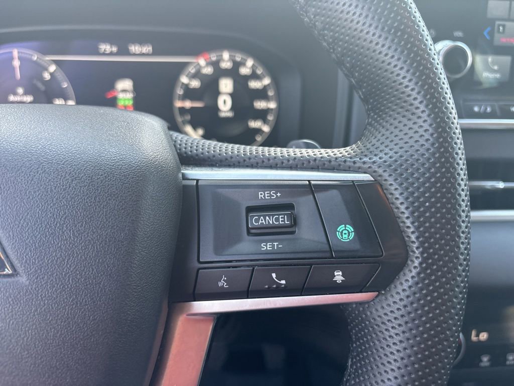 Used 2023 Mitsubishi Outlander 4WD Plug-In Hybrid image 18