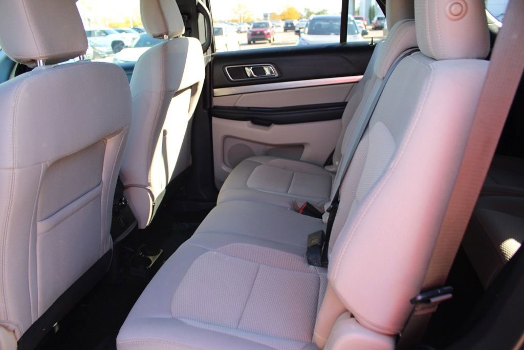 Used 2018 Ford Explorer XLT image 25