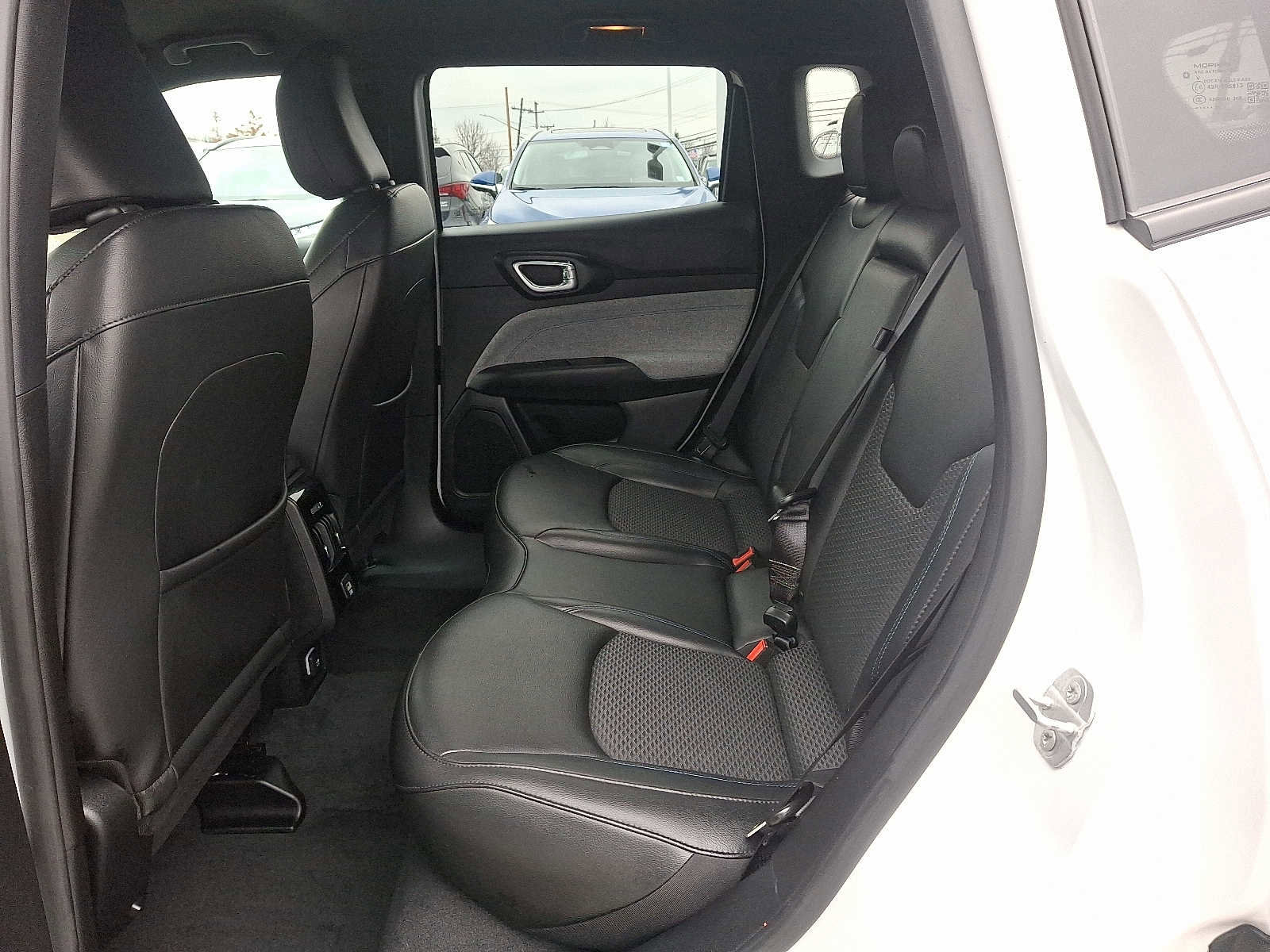 Used 2023 Jeep Compass Latitude image 11