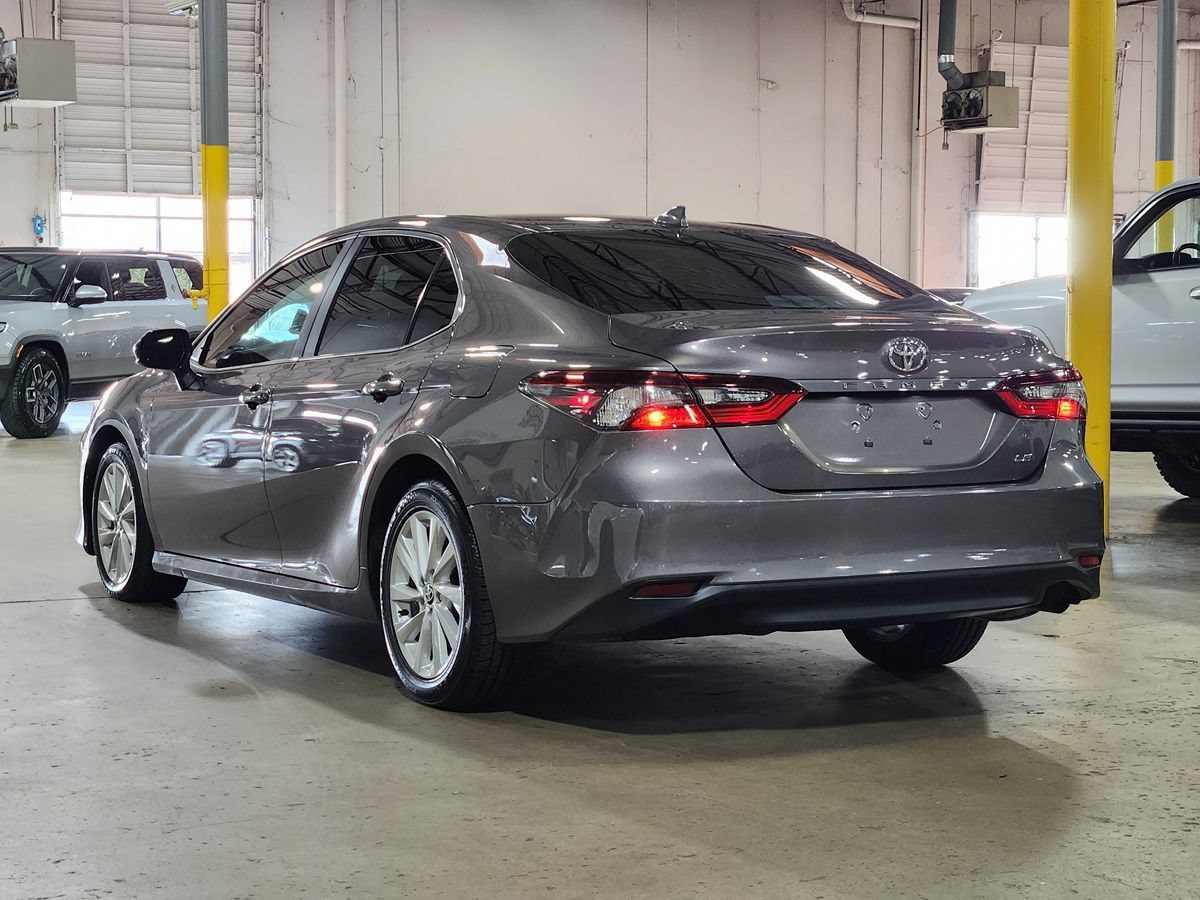 Used 2022 Toyota Camry LE FWD image 11