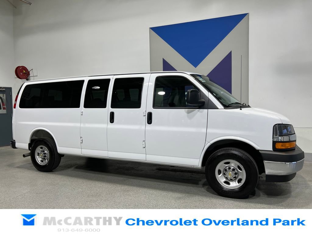 Used 2025 Chevrolet Express 3500 LT w/ LT Preferred Equipment Group RWD image 3