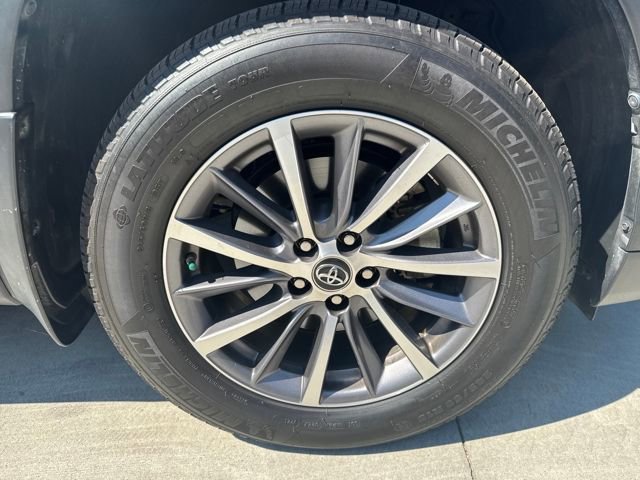 Used 2019 Toyota Highlander XLE image 11