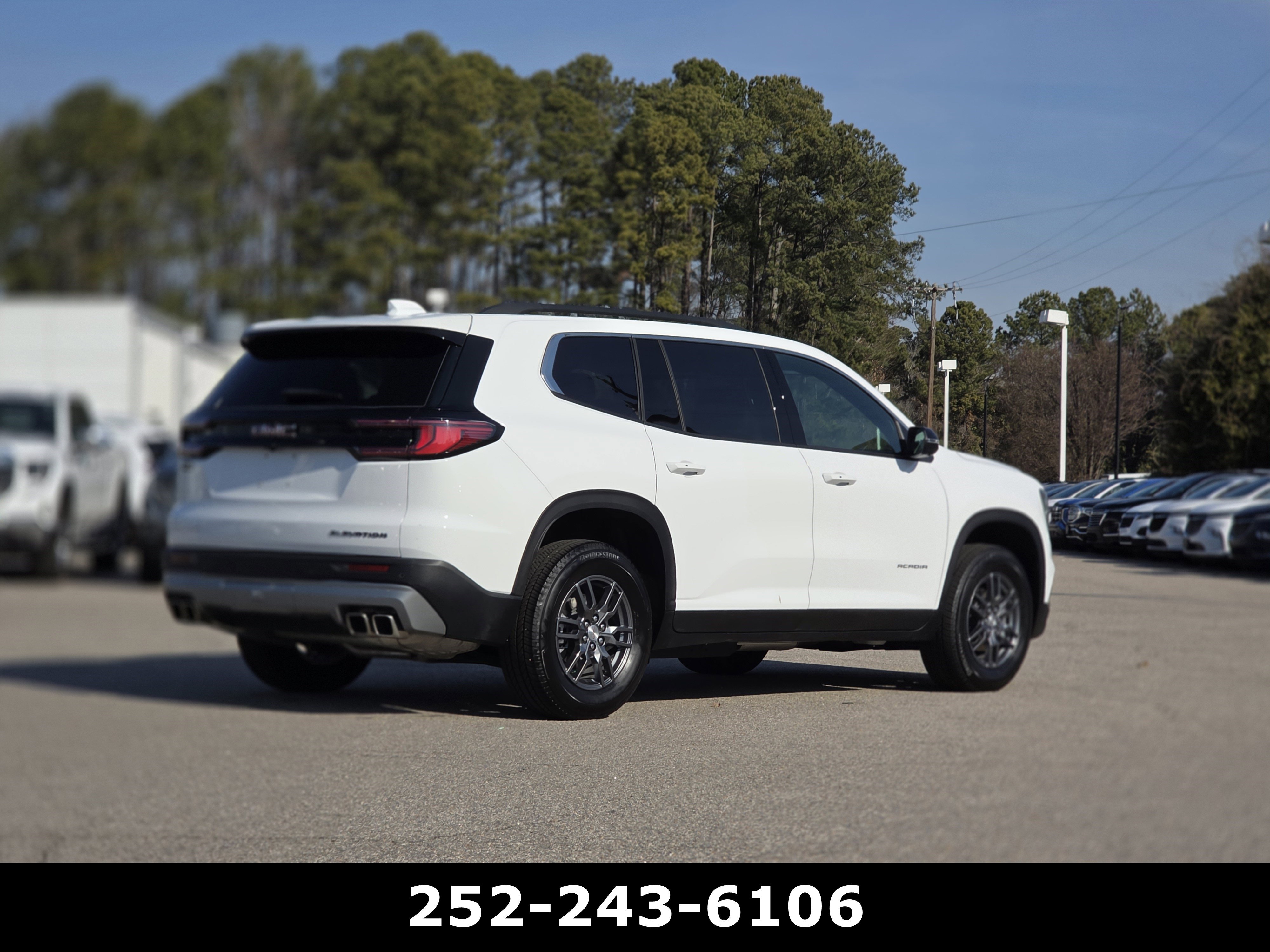 Used 2025 GMC Acadia Elevation FWD image 7