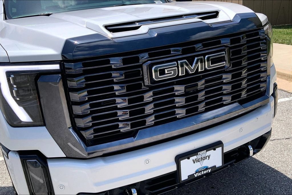 Used 2024 GMC Sierra 2500 Denali Ultimate w/ Max Trailering Package AWD/4WD image 30