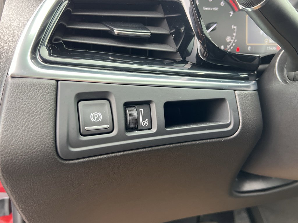 Used 2024 Cadillac XT6 Luxury image 15