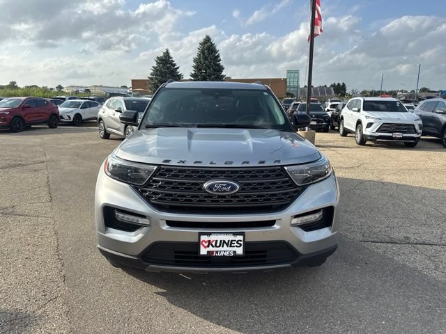 Used 2023 Ford Explorer XLT w/ Equipment Group 202A AWD/4WD image 5