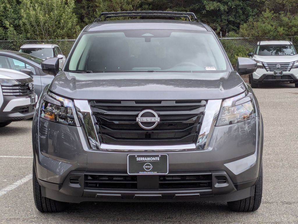 New 2025 Nissan Pathfinder SV image 2