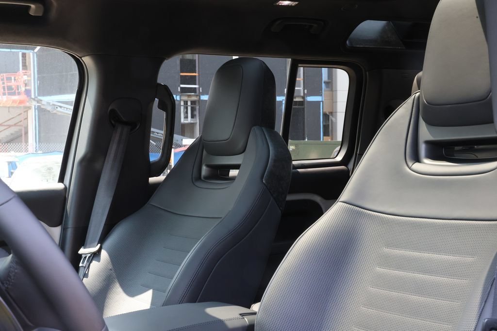 New 2026 Land Rover Defender 110 OCTA AWD/4WD image 18
