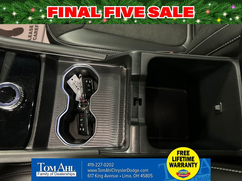 New 2025 Jeep Grand Cherokee L Laredo image 19