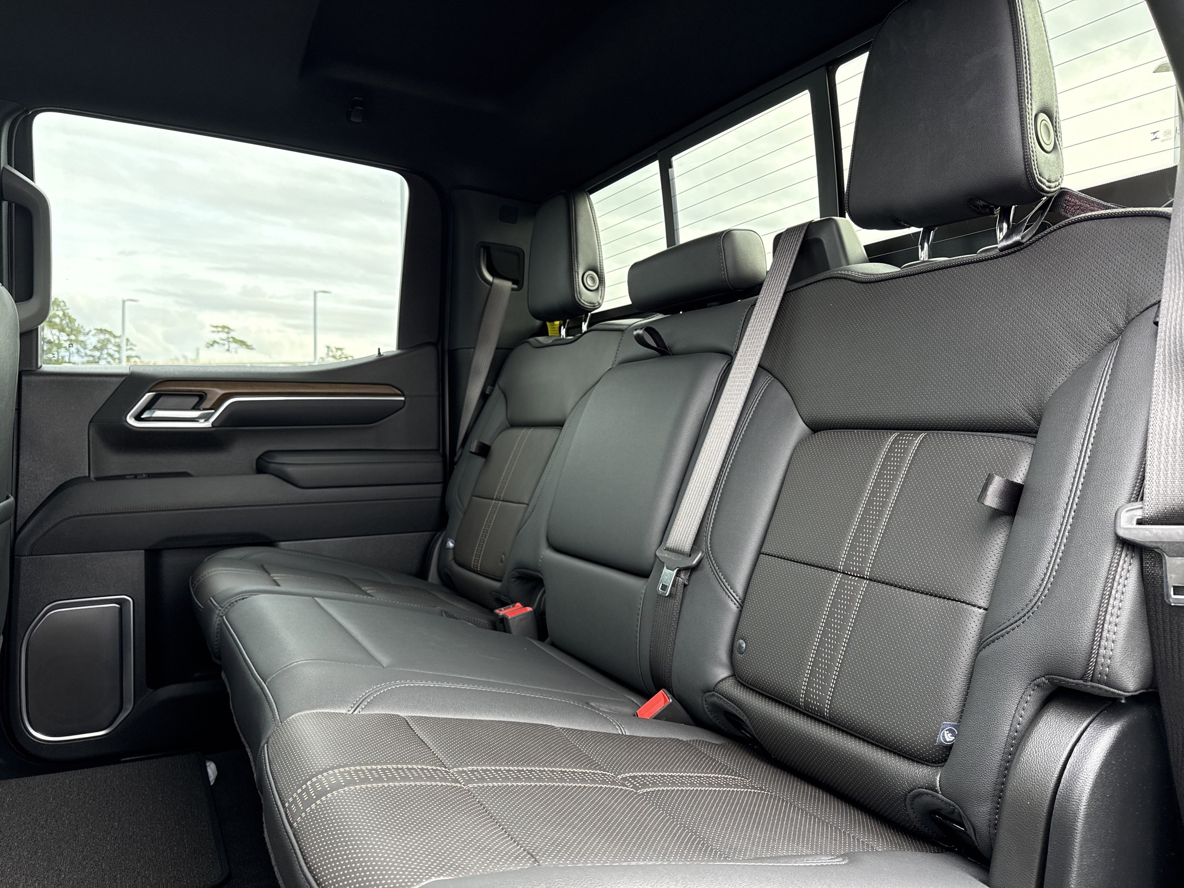 Certified 2025 Chevrolet Silverado 1500 High Country w/ Technology Package image 31