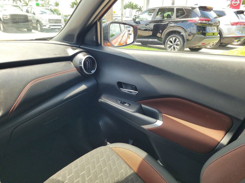 Used 2023 Nissan Kicks SR w/ Interior Electronics Package FWD image 18