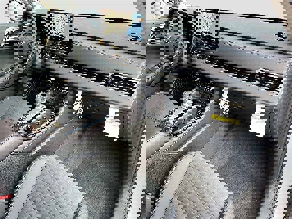 New 2025 Mitsubishi Outlander SE image 30