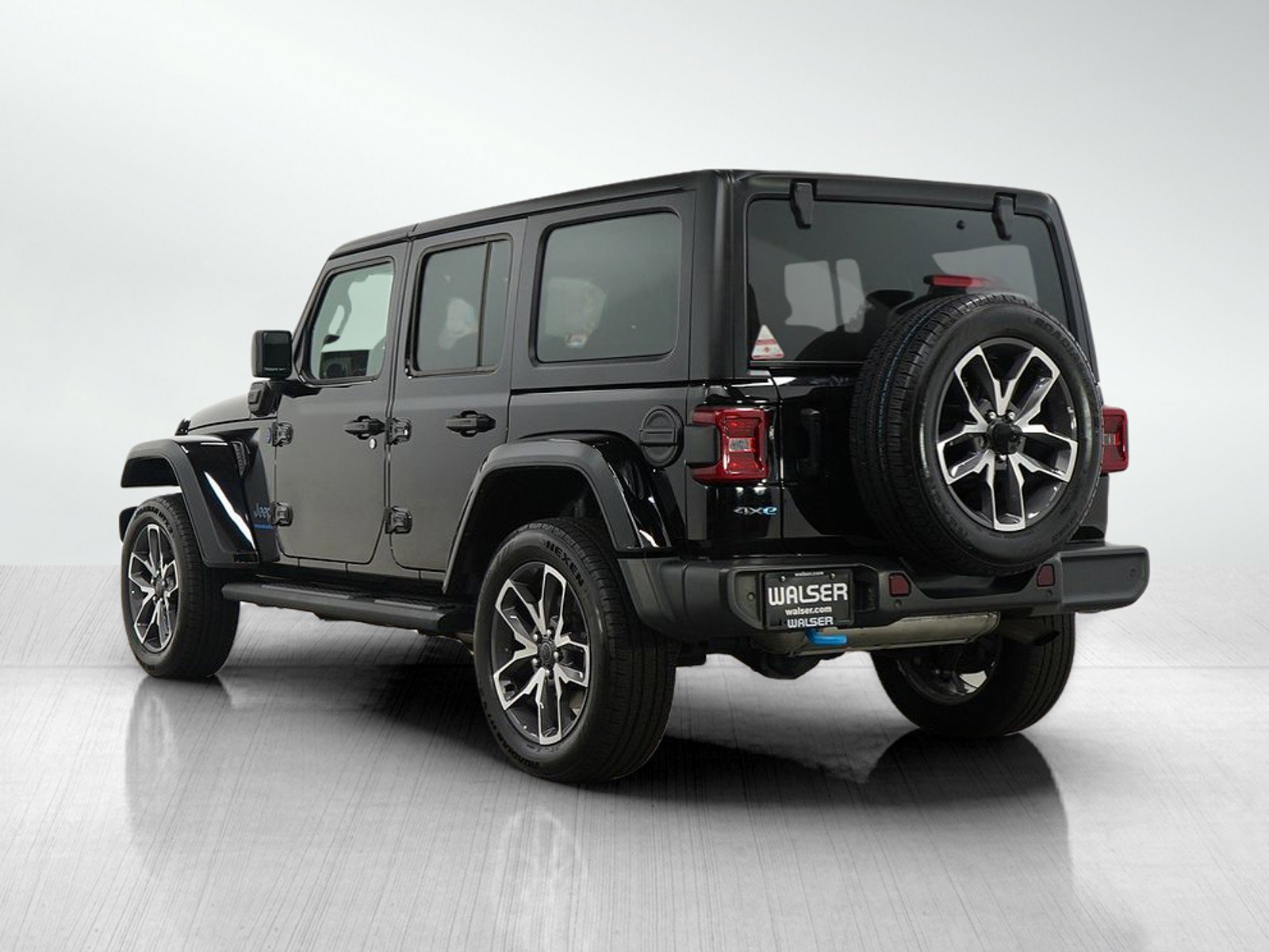 Used 2024 Jeep Wrangler Unlimited w/ Convenience Group AWD/4WD image 3