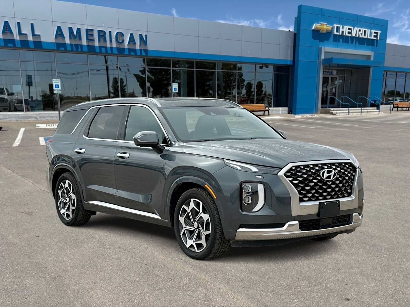 Used 2022 Hyundai Palisade Calligraphy w/ Cargo Package FWD image 2