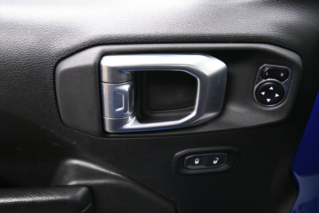 Used 2024 Jeep Wrangler Unlimited Rubicon 4xe AWD/4WD image 11