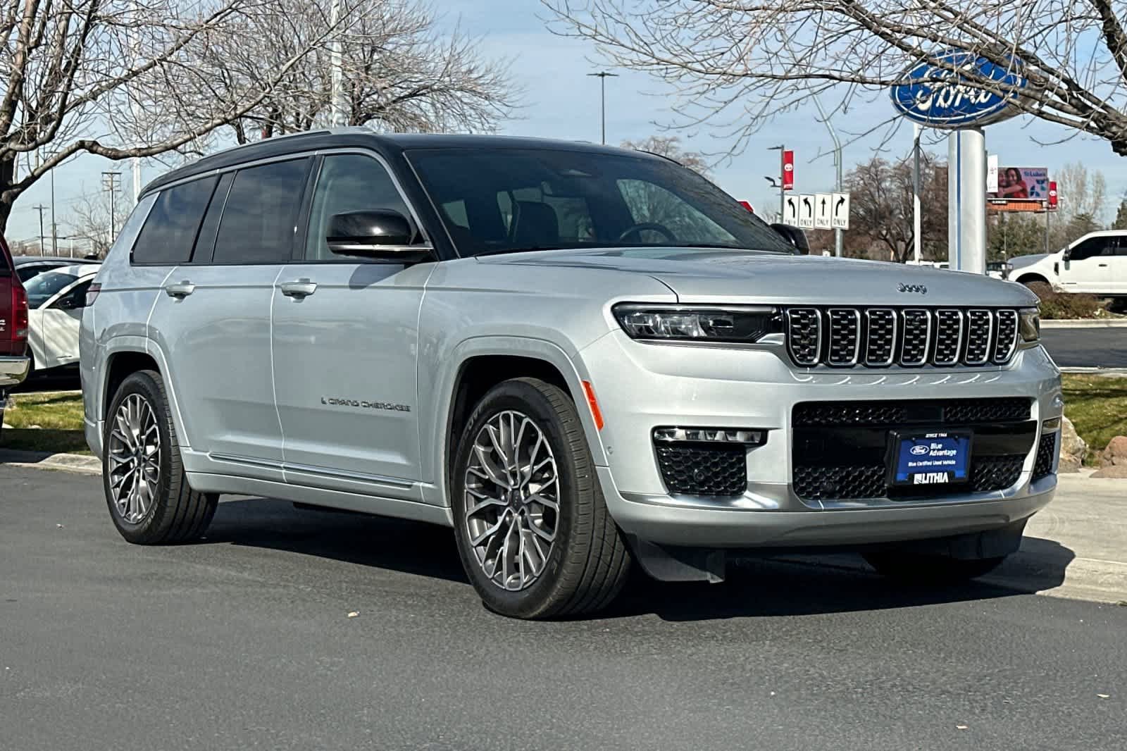 Used 2023 Jeep Grand Cherokee L Summit AWD/4WD image 8