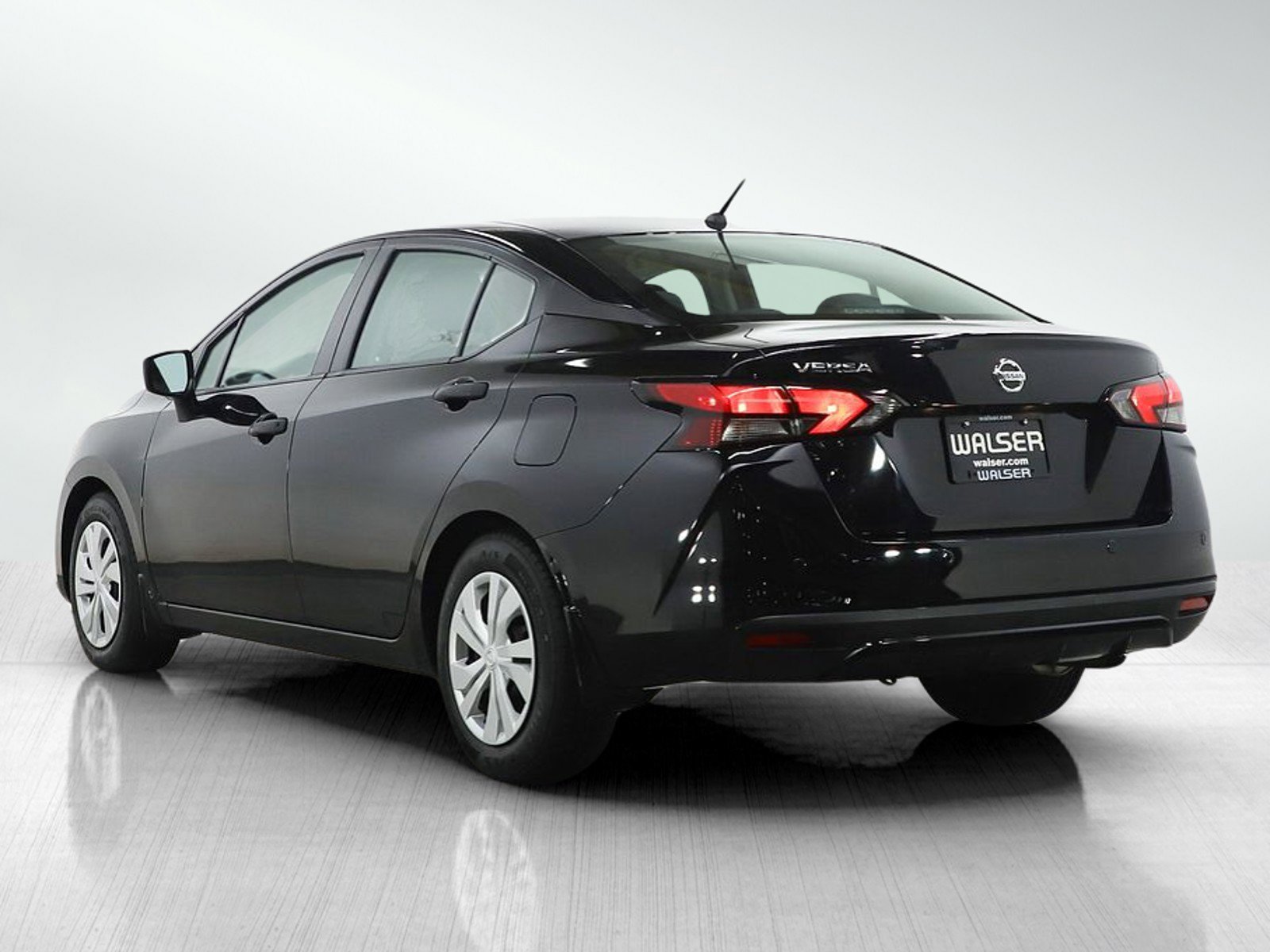 Used 2021 Nissan Versa S image 3