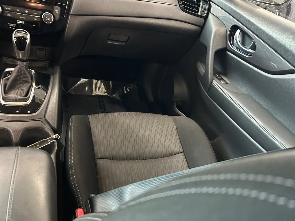 Used 2020 Nissan Rogue SV AWD/4WD image 22