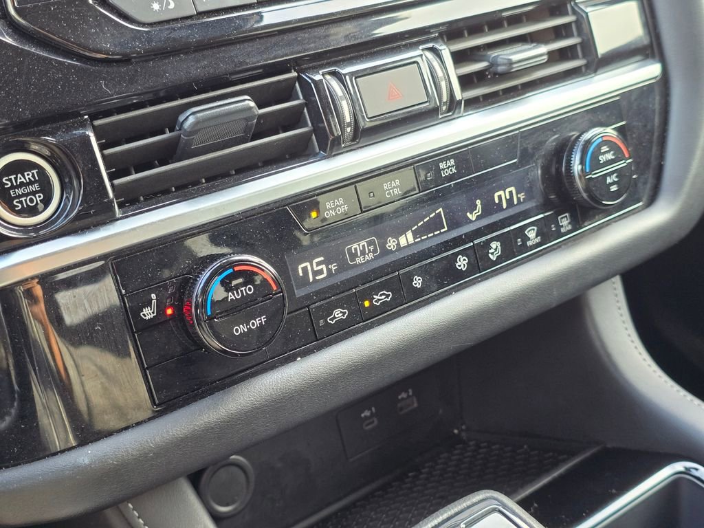 Used 2024 Nissan Pathfinder SV image 30