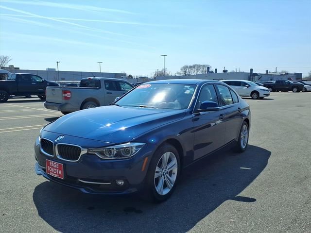 Used 2018 BMW 330i xDrive Sedan w/ Premium Package image 3