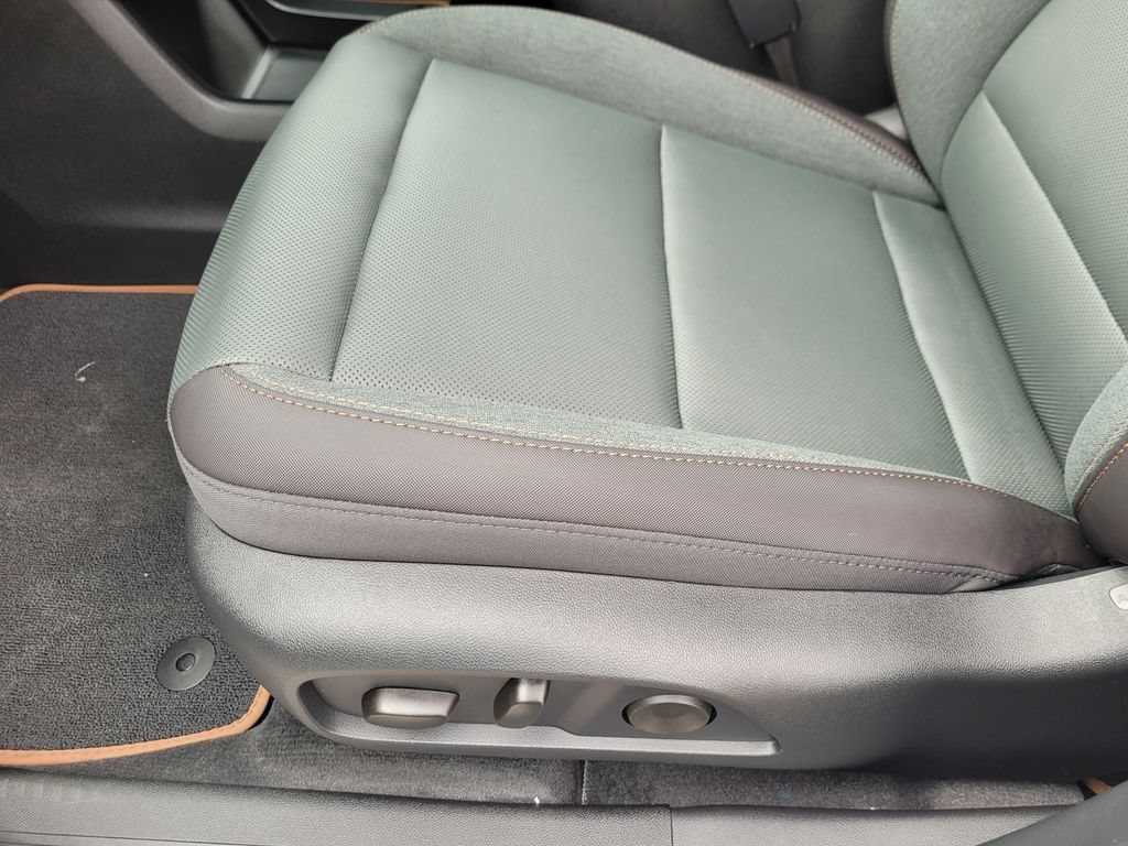 New 2026 GMC Terrain AT4 w/ Technology Package II AWD/4WD image 14