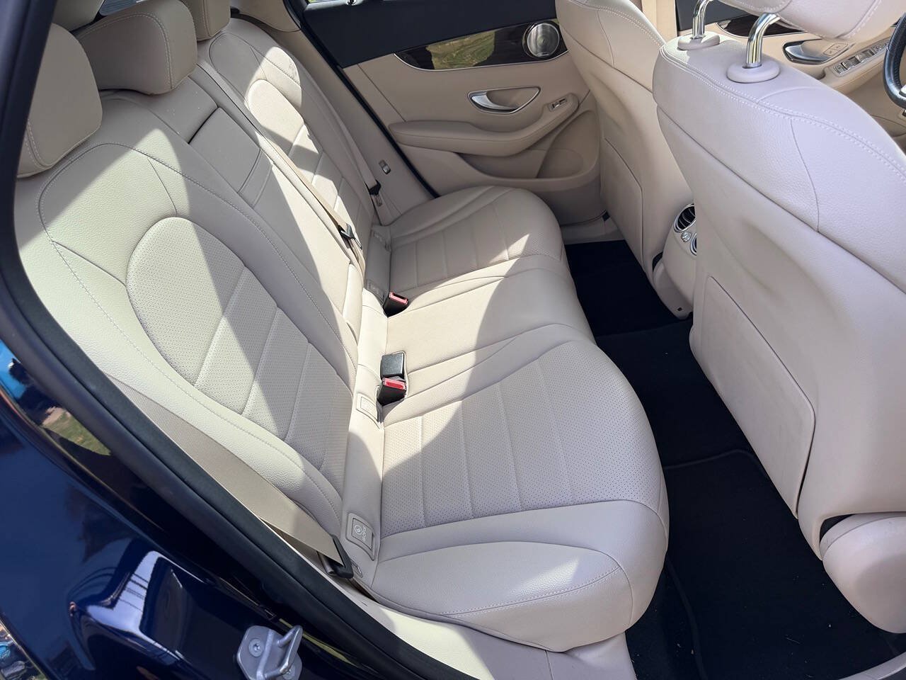 Used 2018 Mercedes-Benz GLC 300 4MATIC image 16