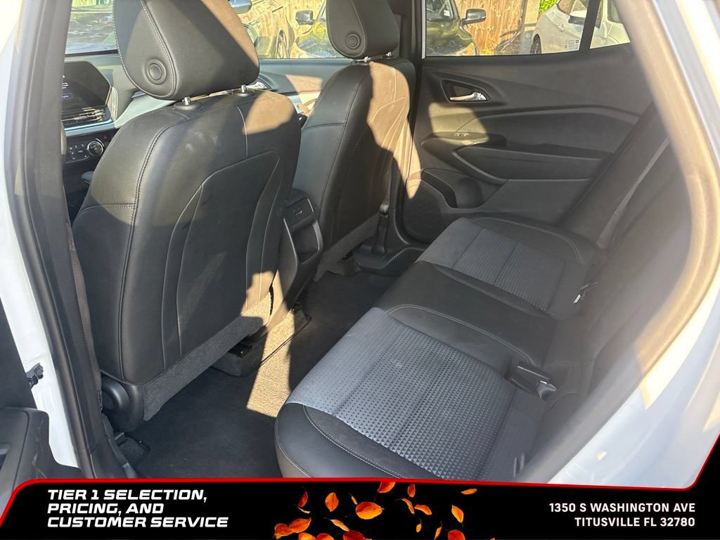 Used 2025 Chevrolet Trax LT w/ LT Convenience Package FWD image 8