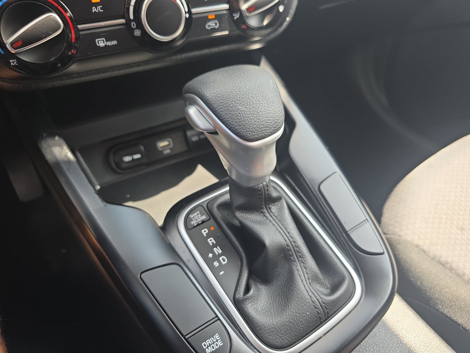 Certified 2025 Kia Soul LX w/ LX Technology Package FWD image 19