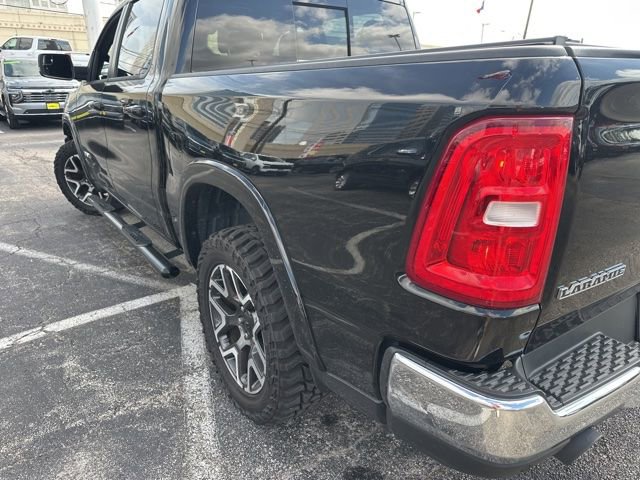 Used 2025 RAM 1500 Laramie AWD/4WD image 3