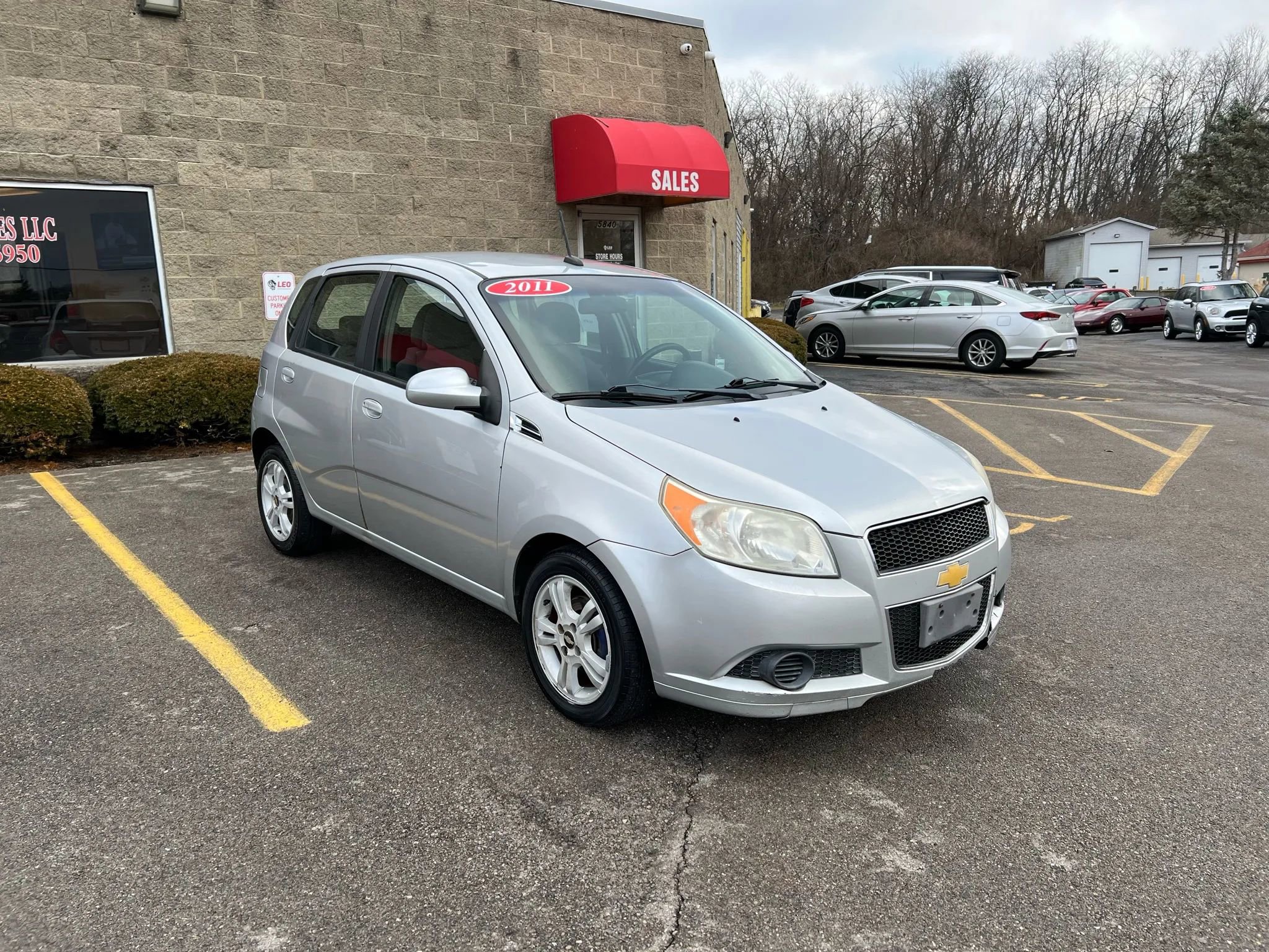 Used 2011 Chevrolet Aveo5 LT w/ Power and Convenience Package image 3
