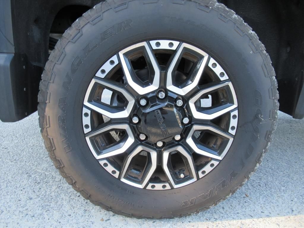 Used 2023 GMC Sierra 2500 Denali w/ Denali Ultimate Package AWD/4WD image 9