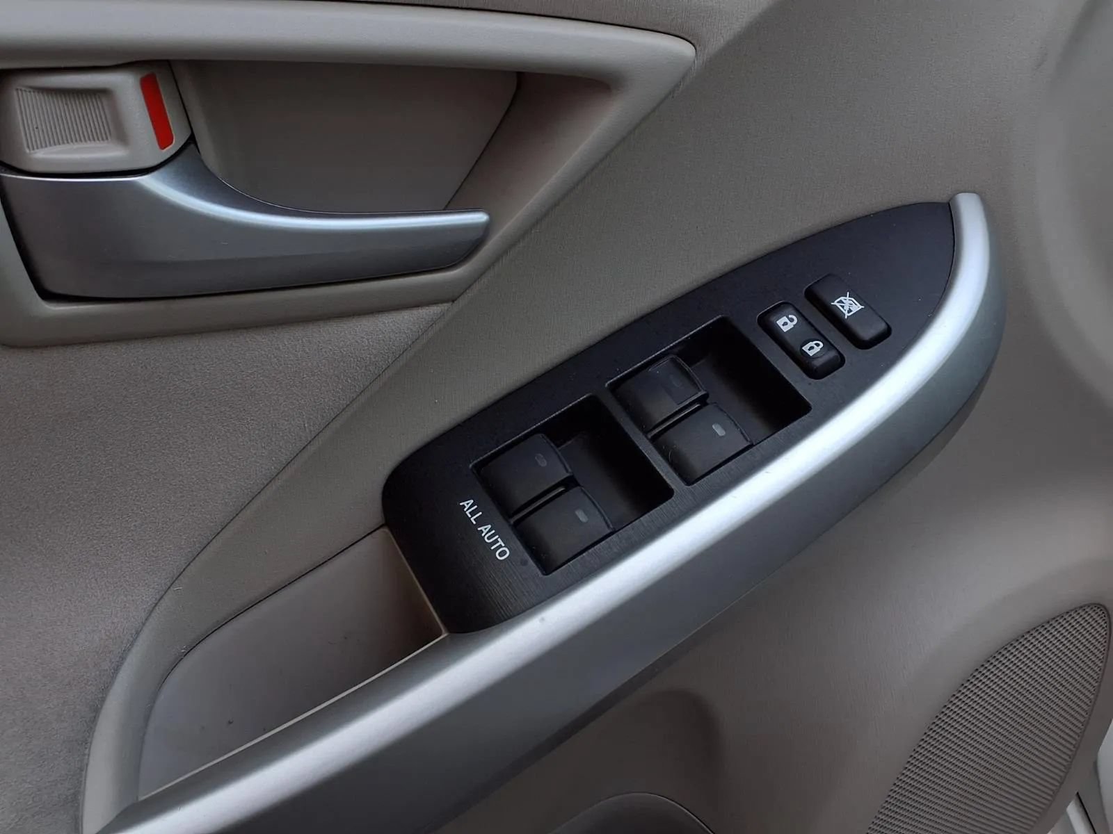Used 2015 Toyota Prius Two FWD image 13