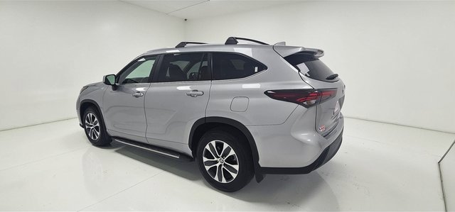 Used 2024 Toyota Highlander XLE image 6