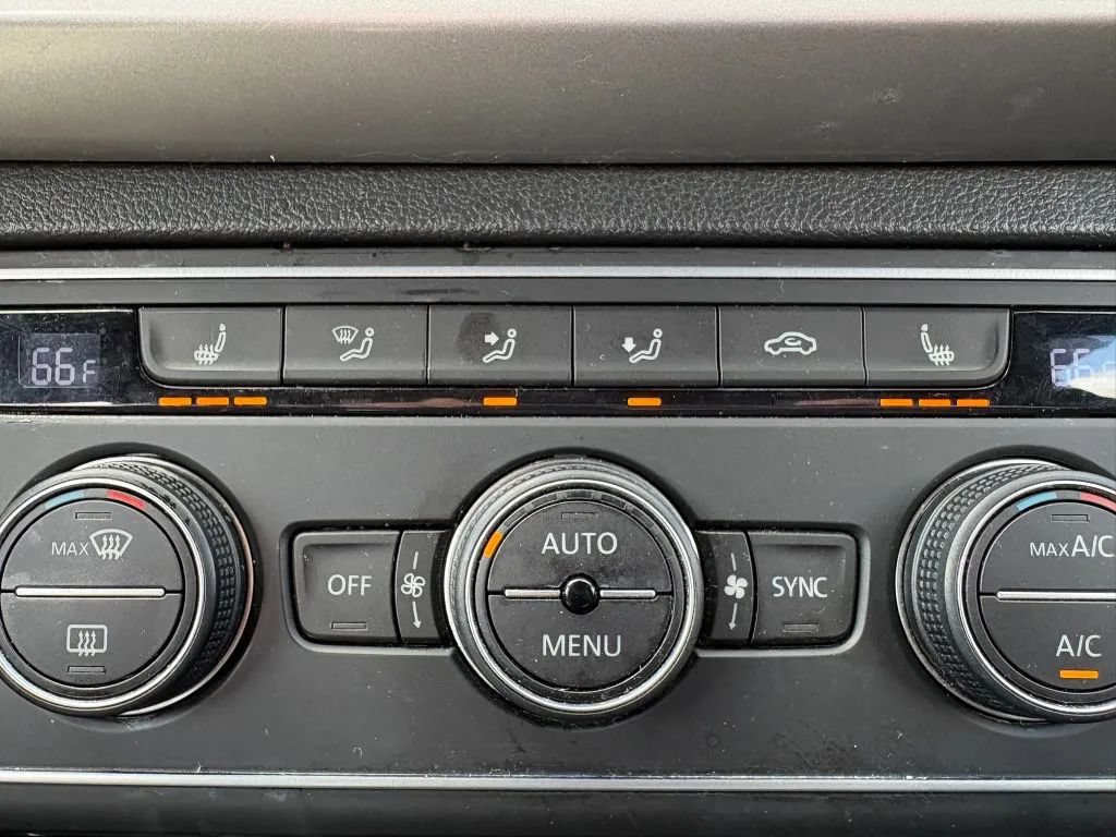 Used 2020 Volkswagen Atlas Cross Sport SE w/ Towing Package AWD/4WD image 14