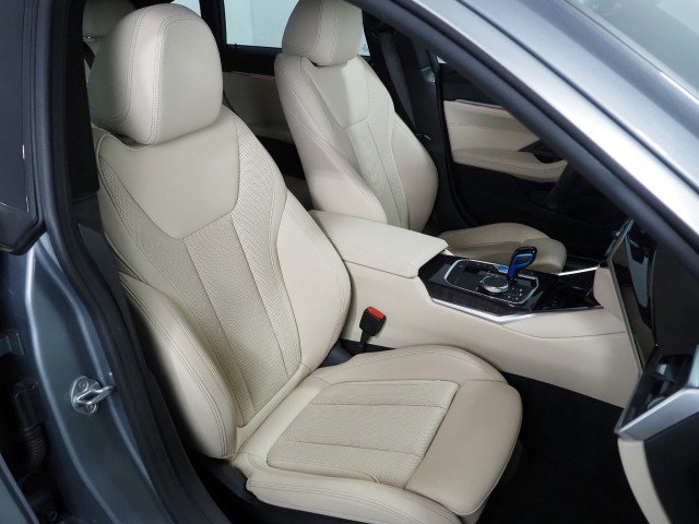 Used 2023 BMW i4 eDrive35 image 2