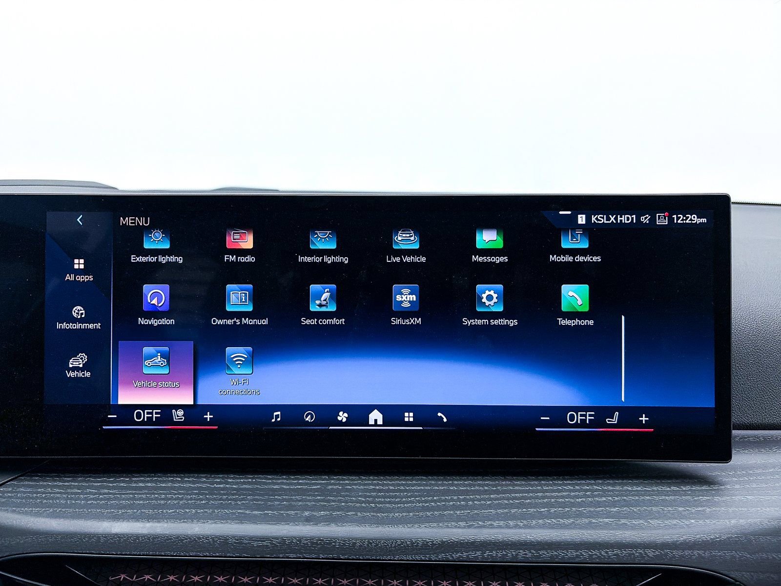 Used 2025 BMW 330i Sedan w/ M Sport Package image 21