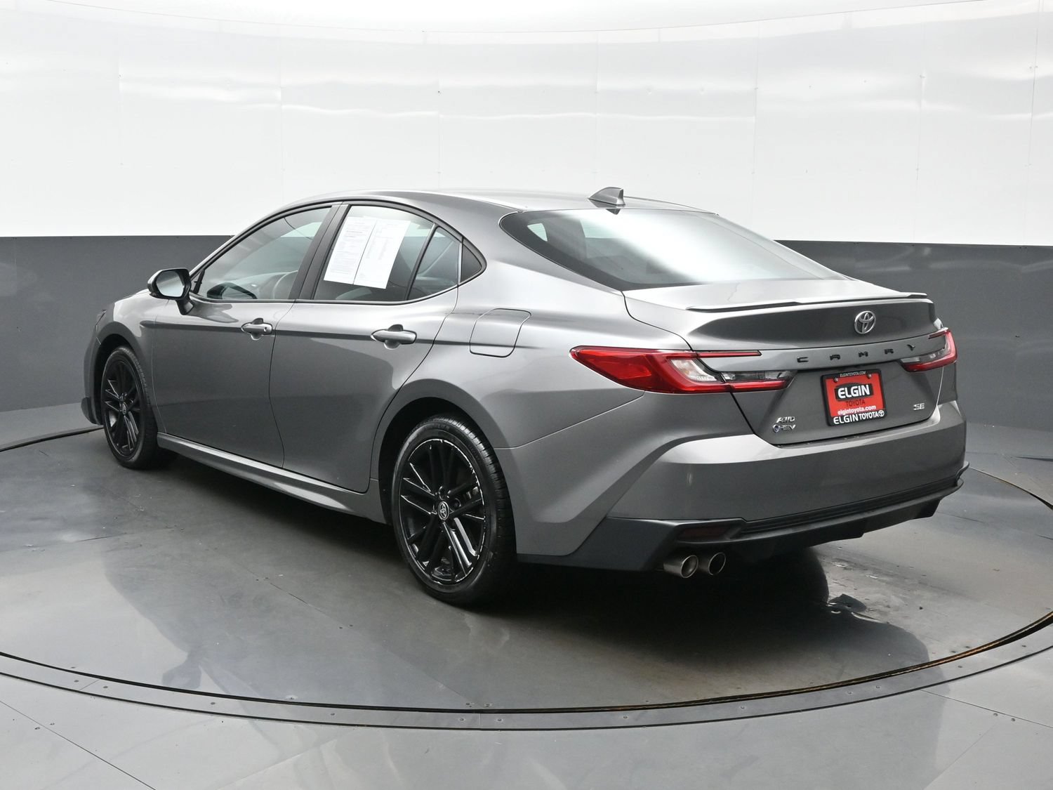 Used 2025 Toyota Camry SE w/ Convenience Package AWD/4WD image 4