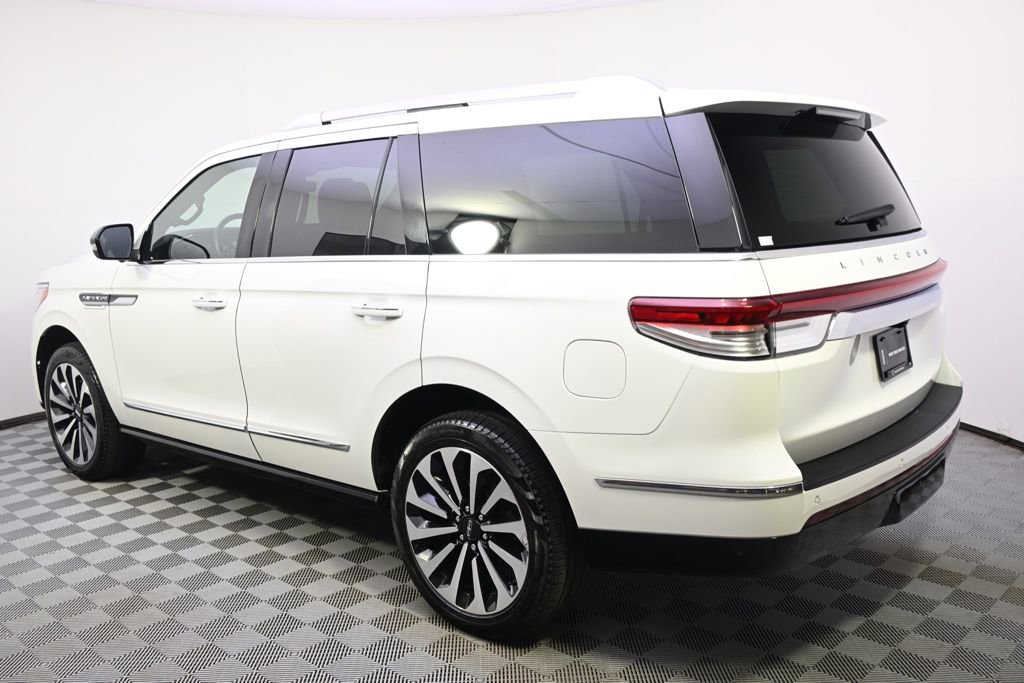 Used 2024 Lincoln Navigator Reserve AWD/4WD image 3