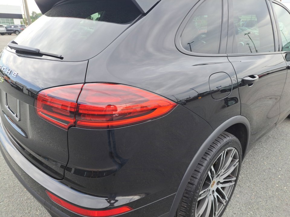 Used 2015 Porsche Cayenne S w/ Premium Package AWD/4WD image 19