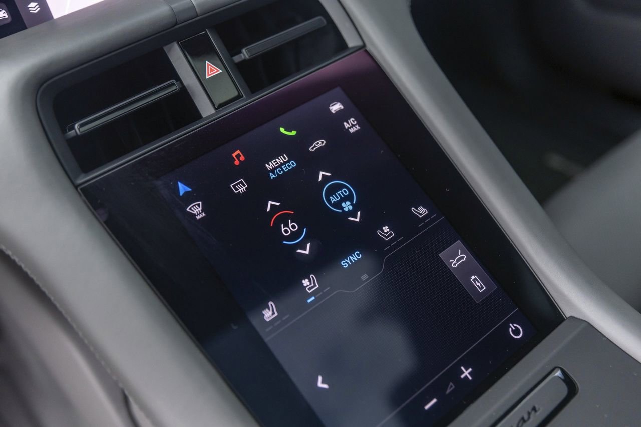 Used 2022 Porsche Taycan GTS AWD/4WD image 31