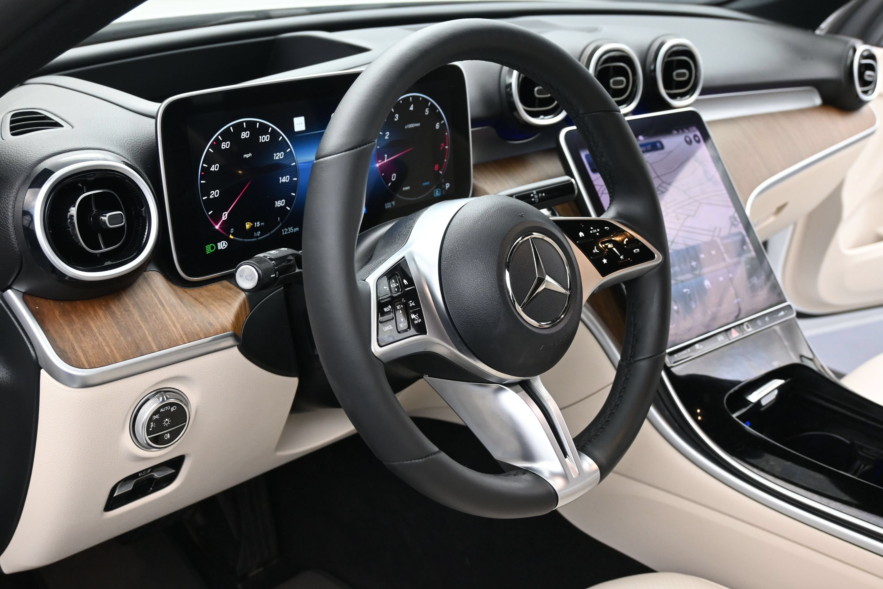 Used 2023 Mercedes-Benz C 300 4MATIC Sedan image 12