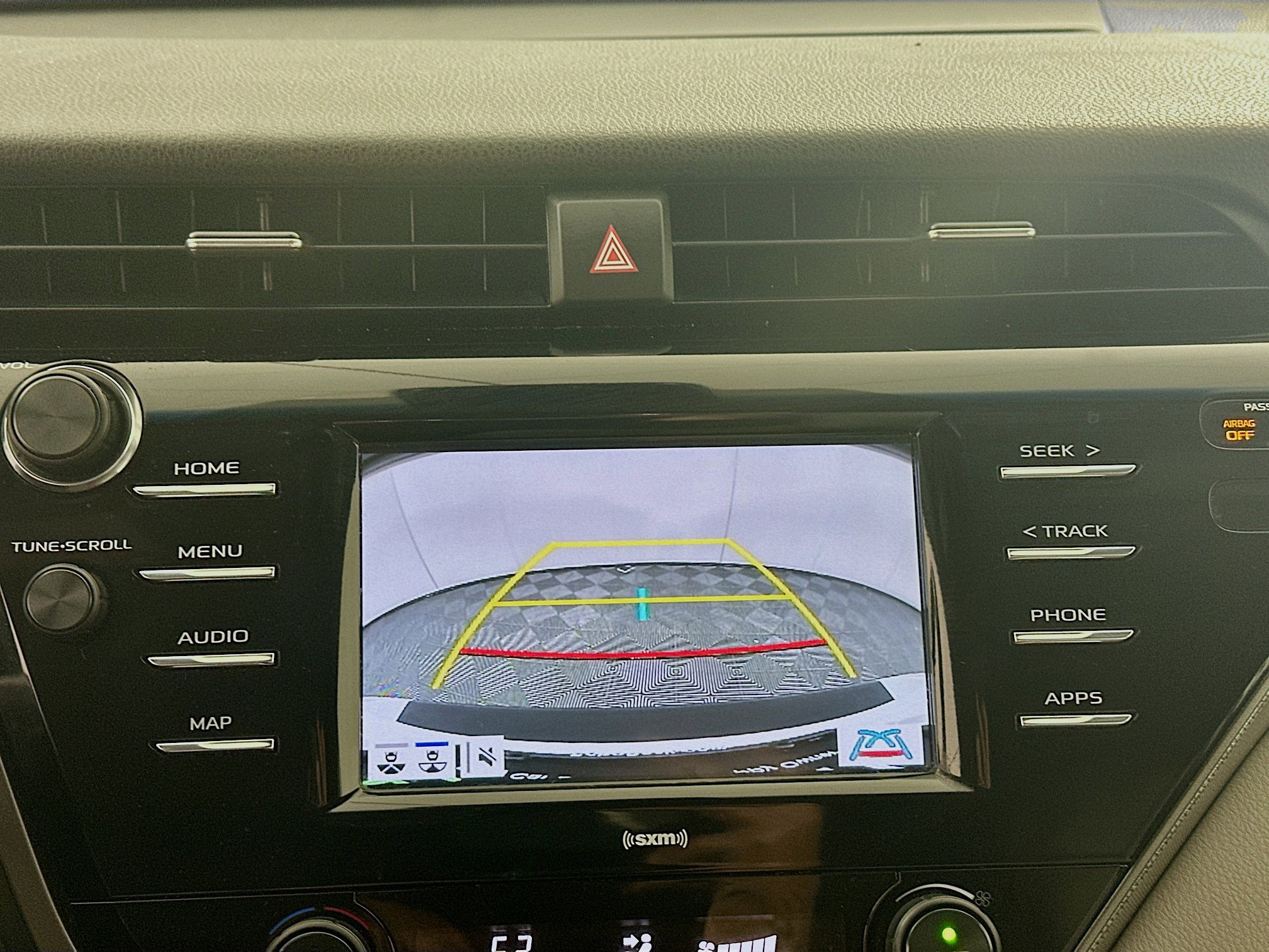 Used 2020 Toyota Camry SE w/ Convenience Package FWD image 21