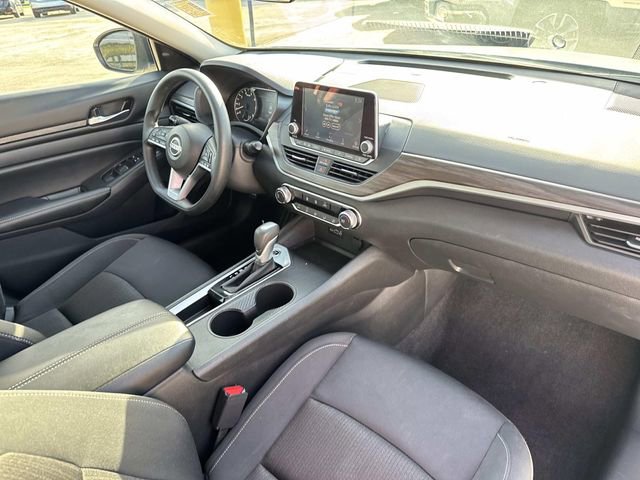 Used 2025 Nissan Altima 2.5 SV FWD image 28