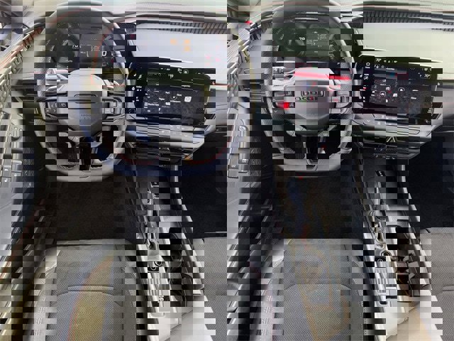 Used 2025 Dodge Charger R/T Scat Pack w/ Track Pack image 11