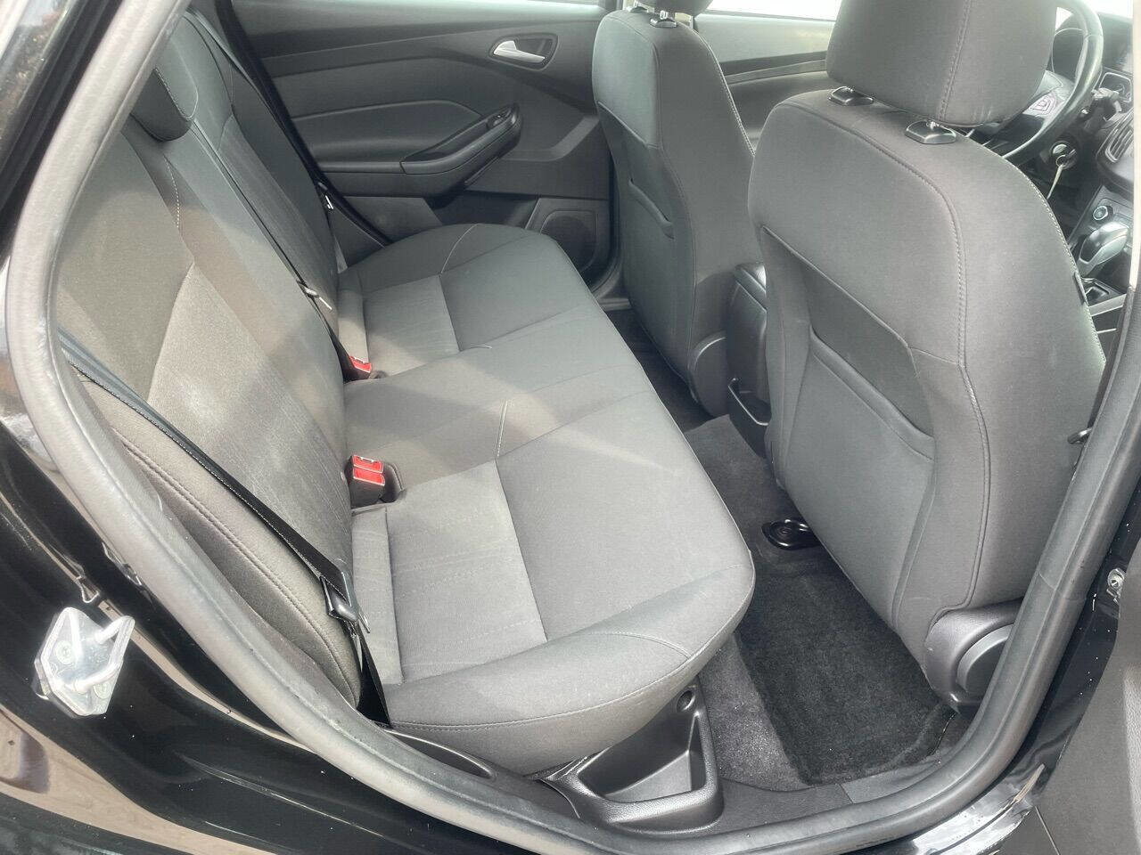 Used 2015 Ford Focus SE w/ SE Sport Package image 17