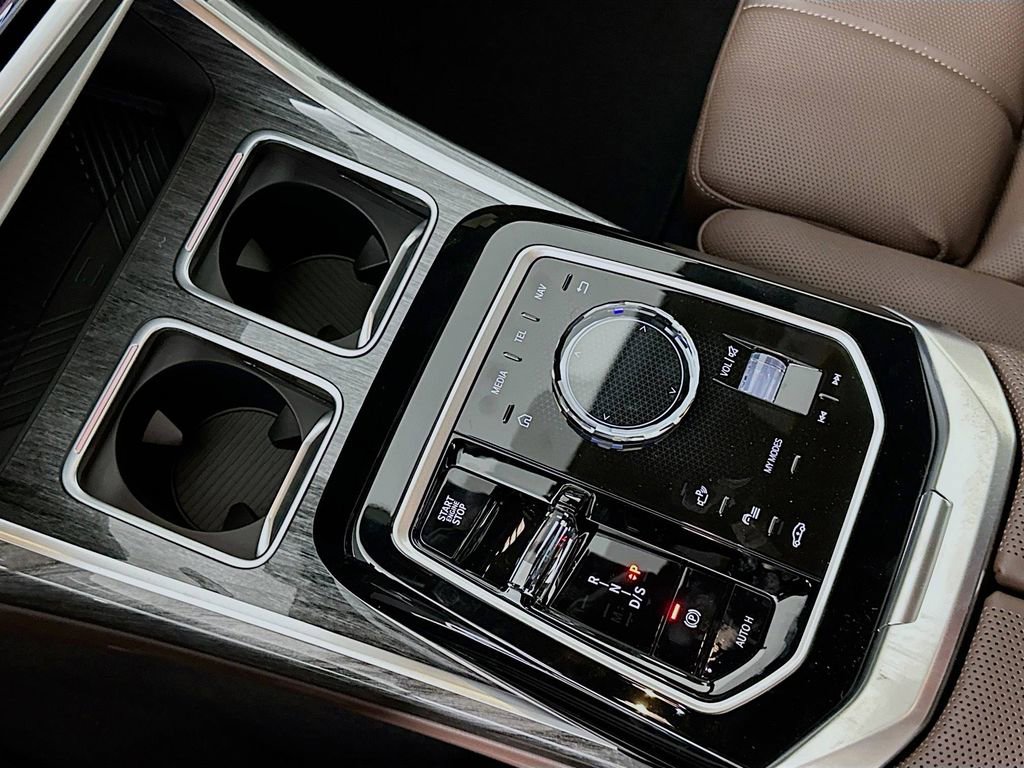New 2026 BMW 750e xDrive w/ Executive Package image 15