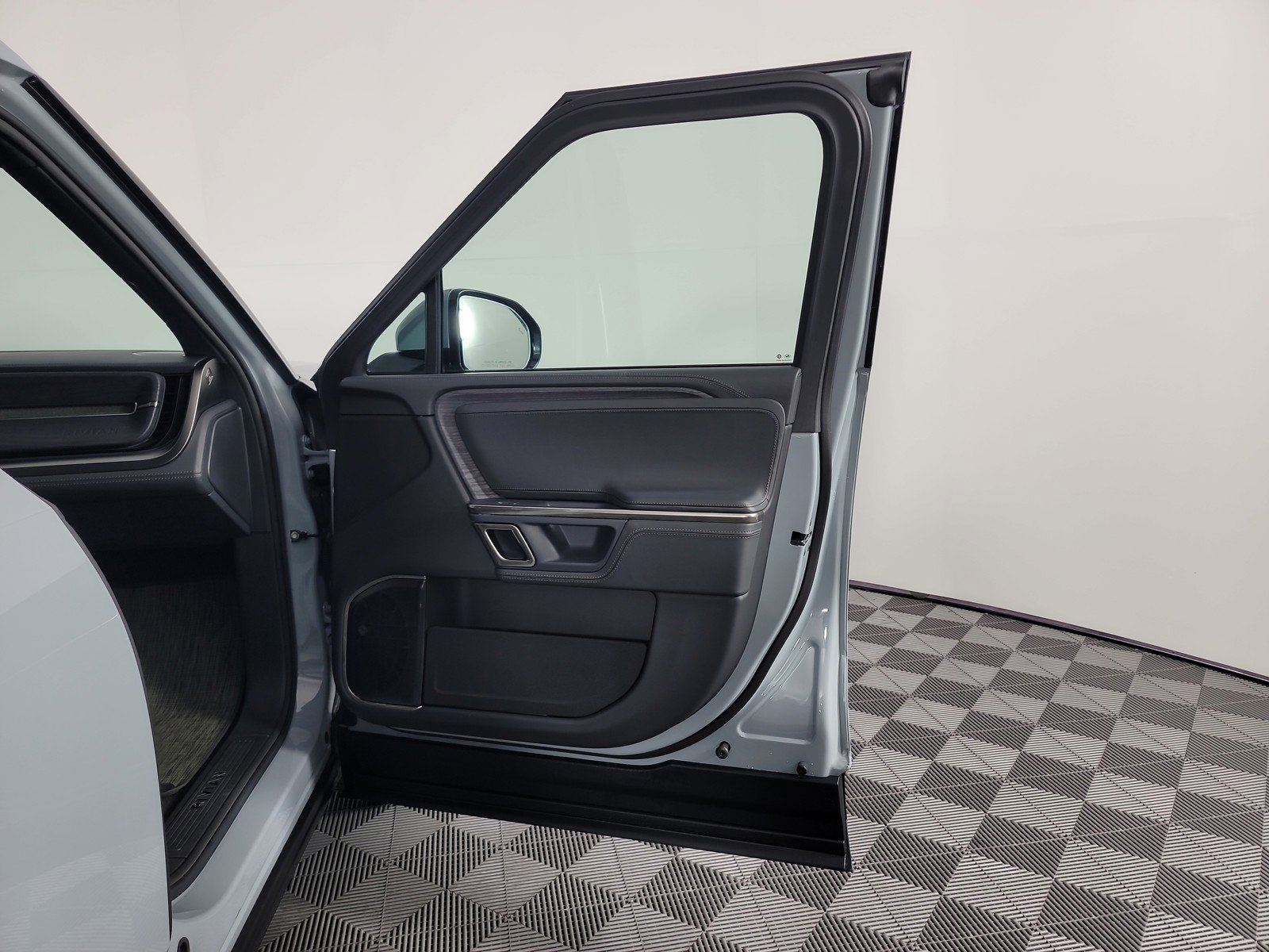 Used 2024 Rivian R1T Adventure AWD/4WD image 18